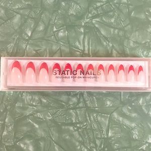 RED STATIC NAILS